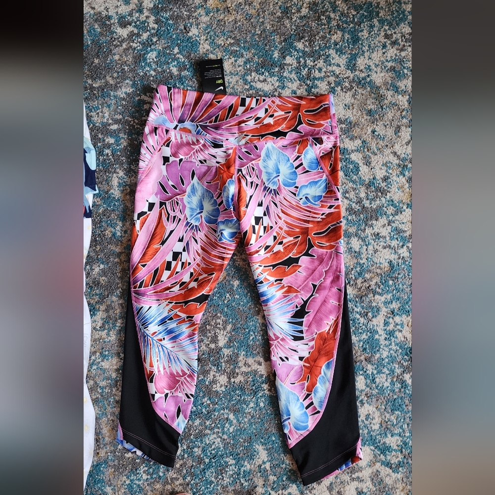 Nike Red and Pink Artistic Leggings - Picture 11 of 11